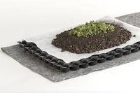 maquette 5 strates de la végétalisation extensive avec rétention d eau : géotextile, drain, feutre filtrant, substrat, sedum